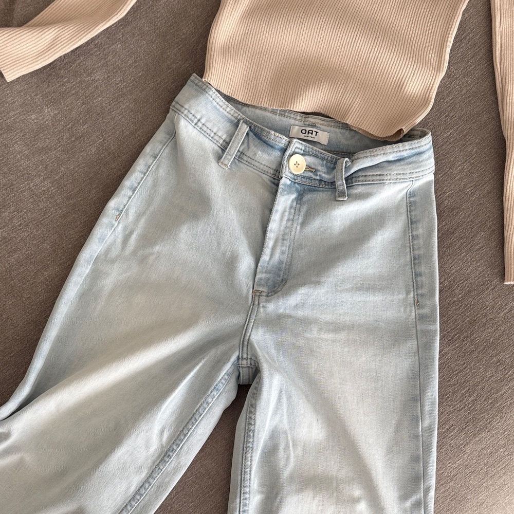 Oat Light Blue crop jeans